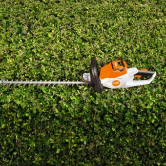 HSA 50 taille-haie sur batterie Stihl compatible avec gamme de batteries compactes AK.