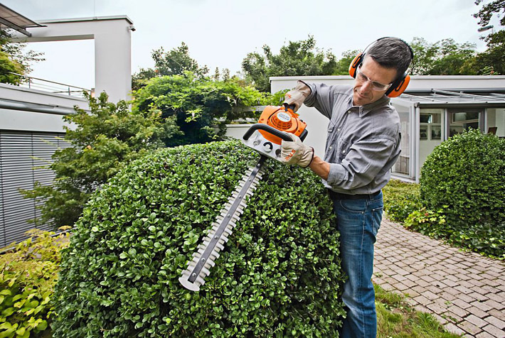 Taille-haie thermique STIHL HS 45 - 45 cm