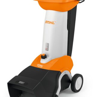 Broyeur à végétaux électrique Stihl GHE 420 sans bac de ramassage. Permet de broyer des branches d'environ 5 cm de diamètre.