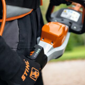 HSA 130R taille haie sur batterie Stihl compatible avec les batteries professionnelles Stihl AP.