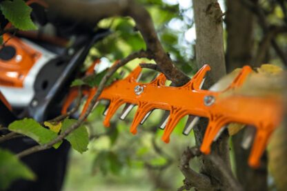 HSA 130T taille-haie sur batterie Stihl compatible avec le système de batterie professionnelle Stihl AP.