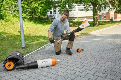 KMA 135R CombiSystème sur batterie Stihl compatible avec le système de batterie professionnelle Stihl AP.